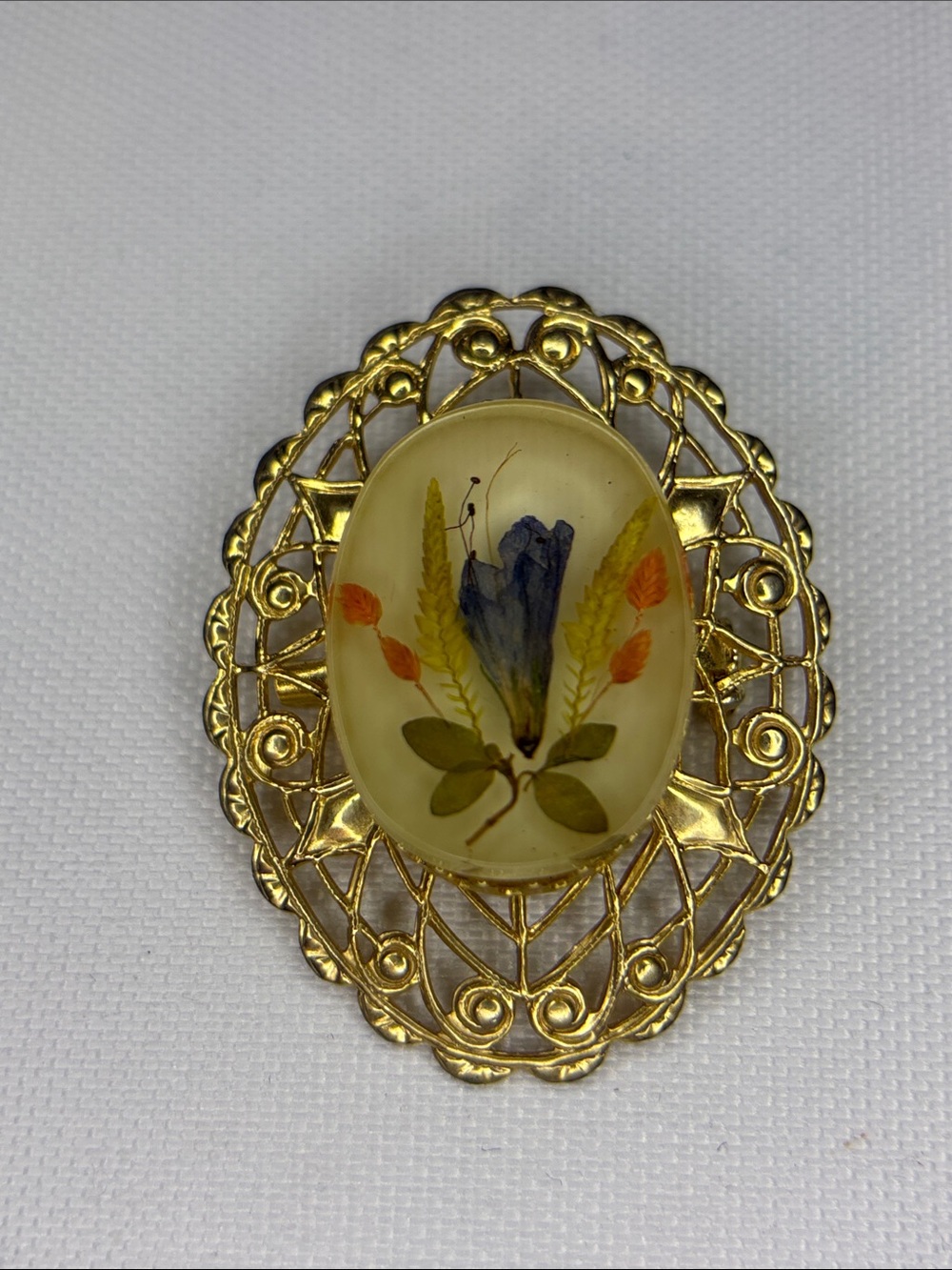 pressed floral, filigree and resin oval shape, vintage brooch